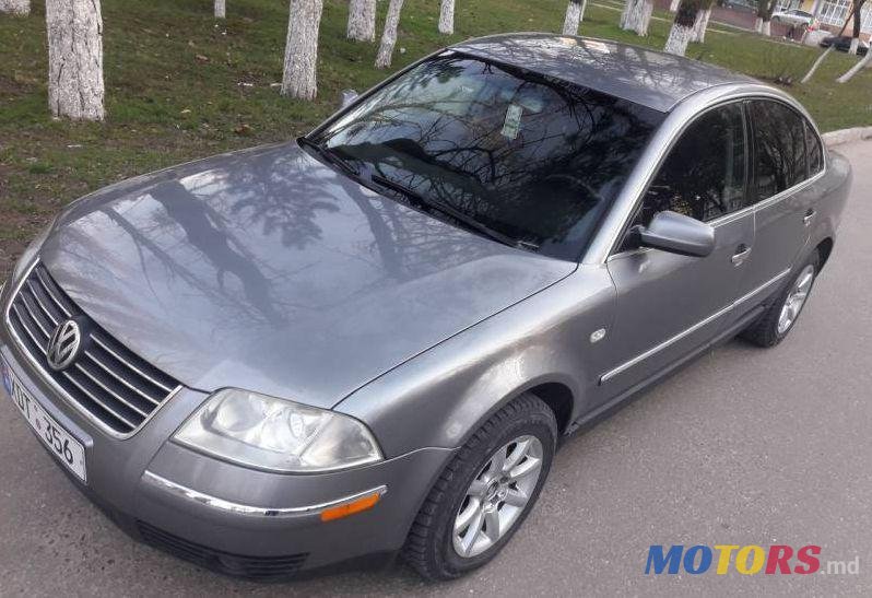 2004' Volkswagen Passat photo #2