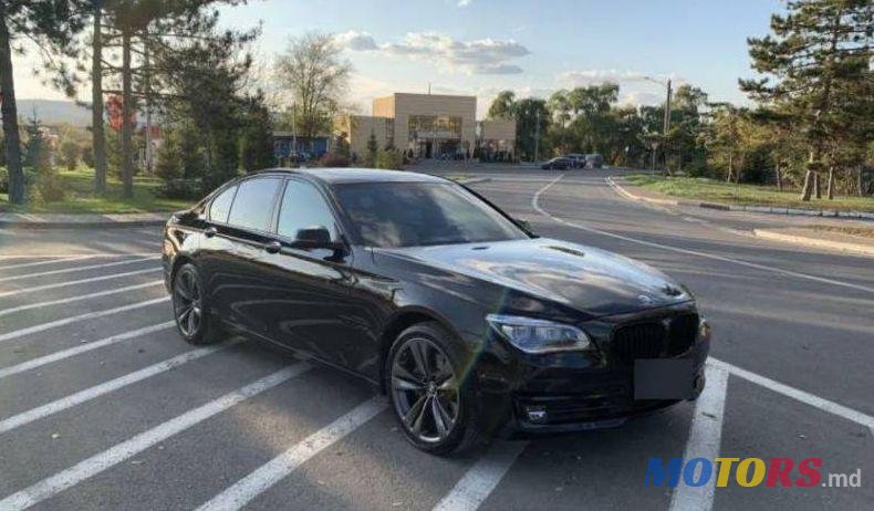 2013' BMW 7 photo #2