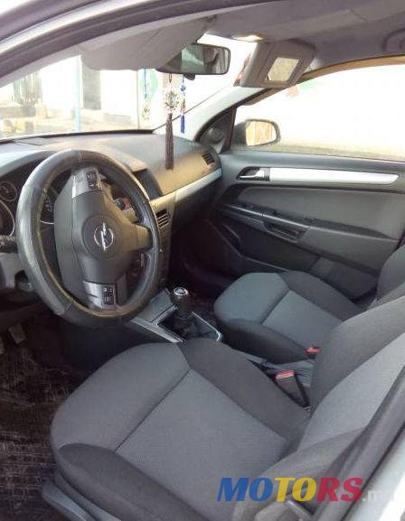 2005' Opel Astra photo #1