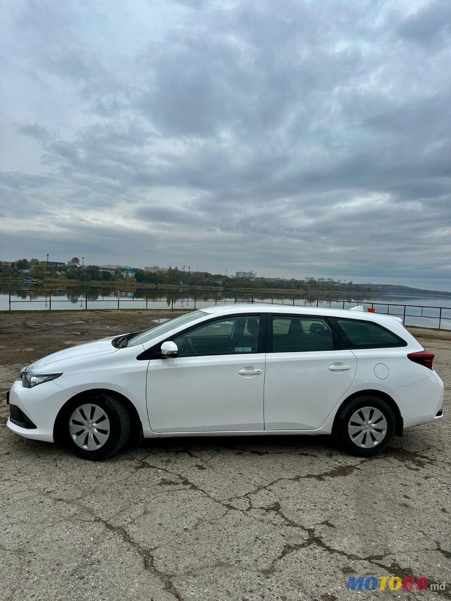 2016' Toyota Auris photo #3