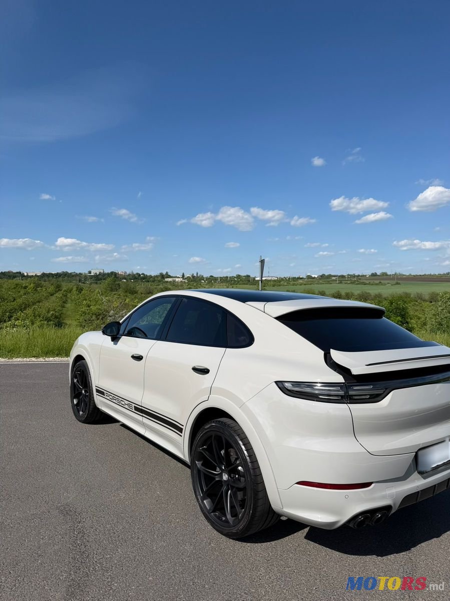 2020' Porsche Cayenne Coupe photo #2