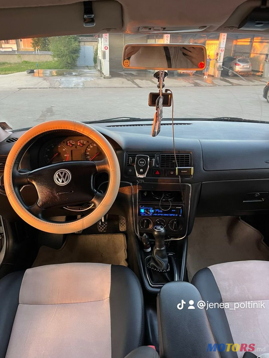 2001' Volkswagen Golf photo #4