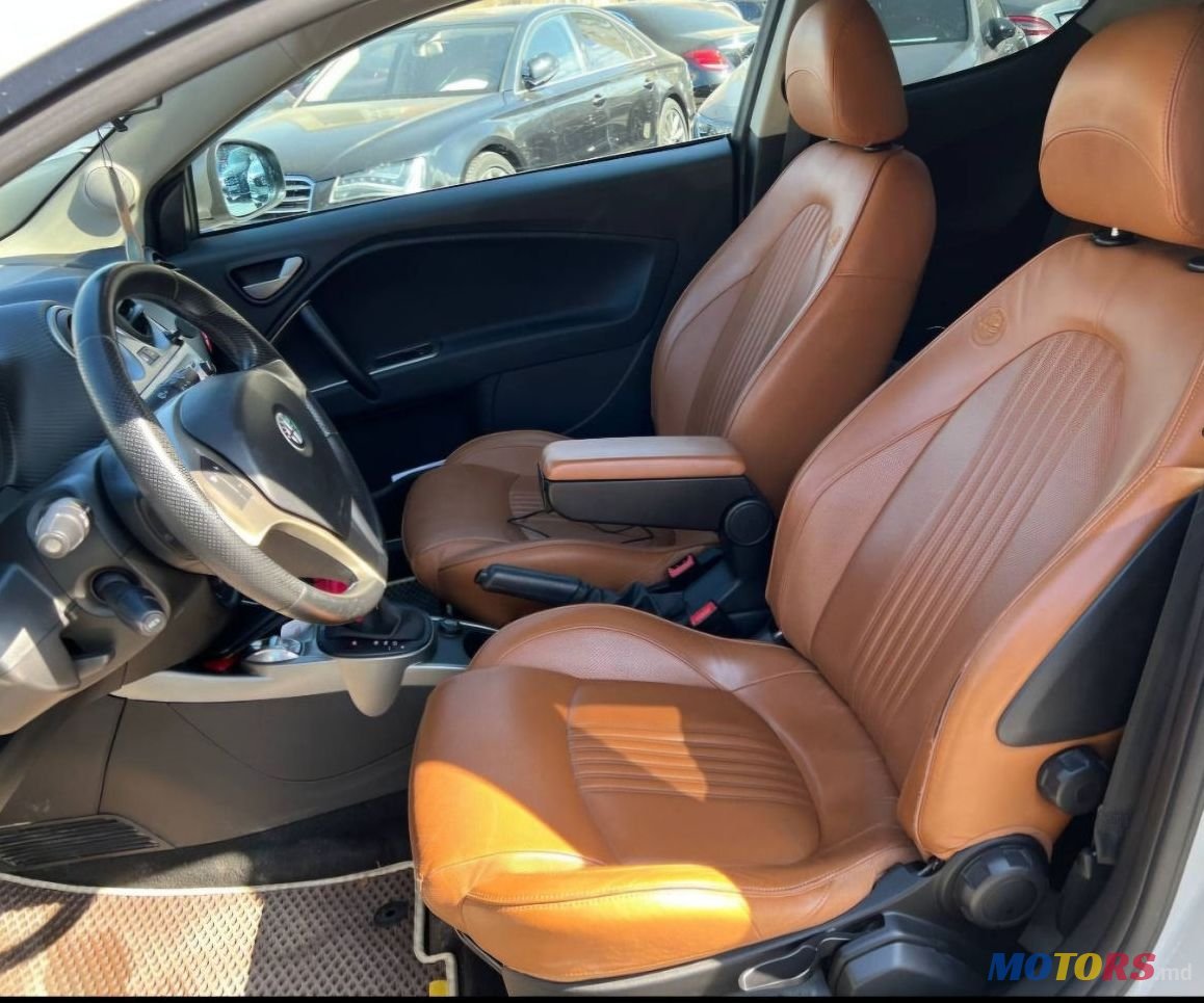 2011' Alfa Romeo MiTo photo #2