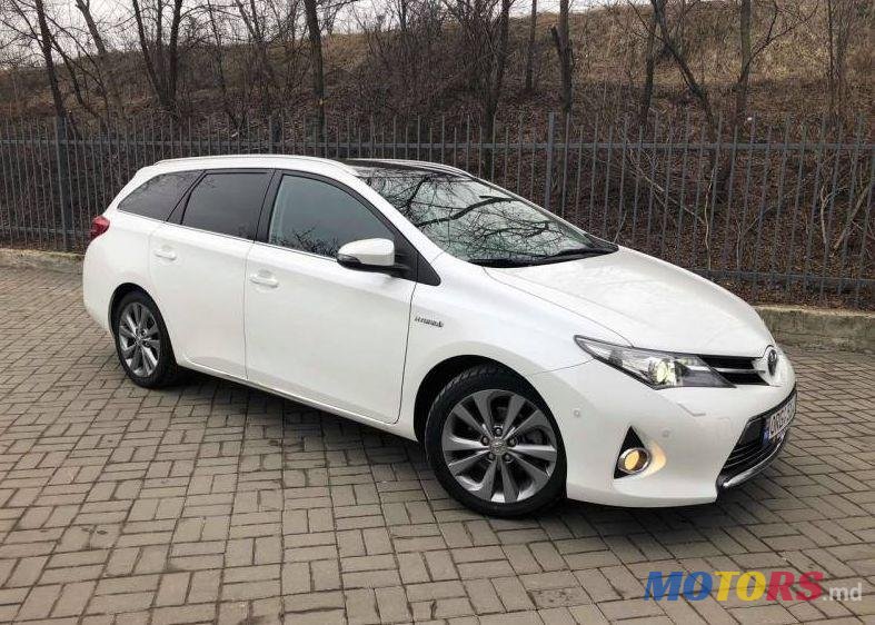 2013' Toyota Auris photo #1