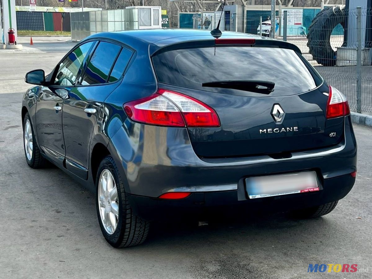 2011' Renault Megane photo #4