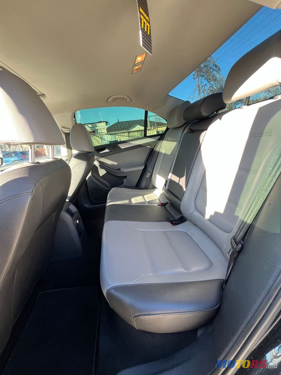 2016' Volkswagen Jetta photo #5