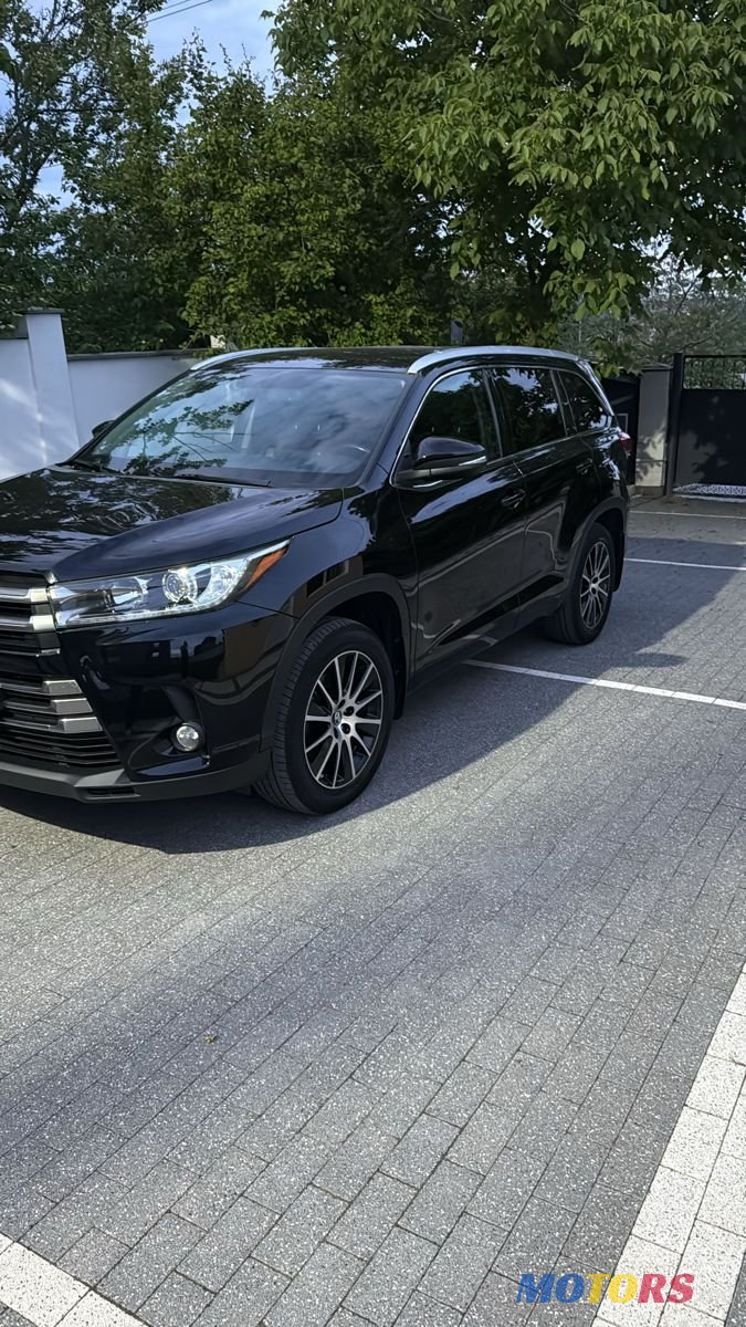 2018' Toyota Highlander photo #2
