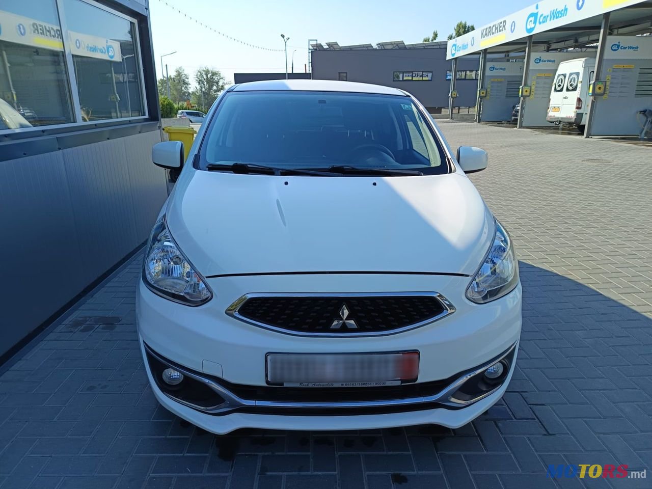 2018' Mitsubishi Space Star photo #2