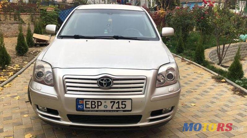 2004' Toyota Avensis photo #2