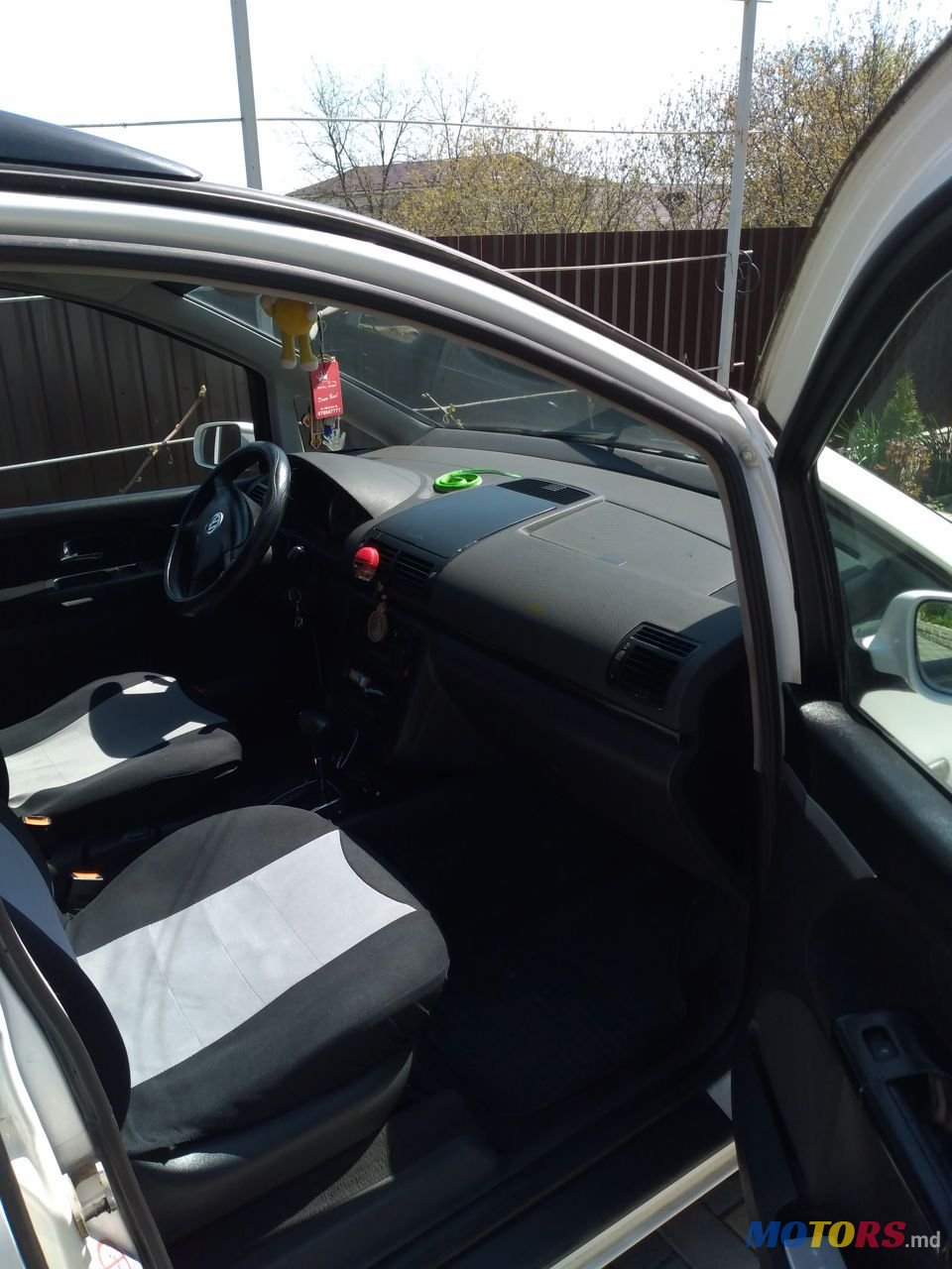 2001' Volkswagen Sharan photo #5