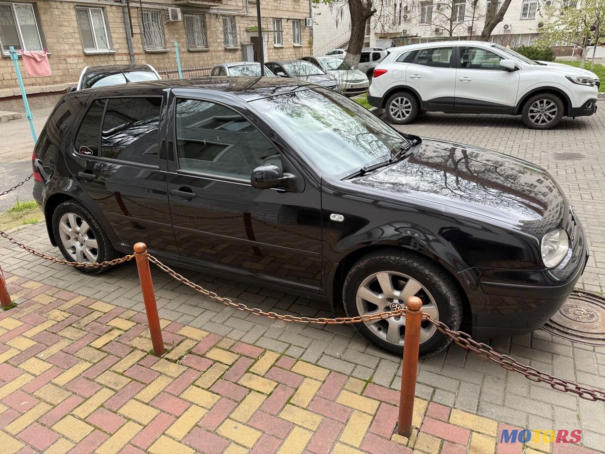 2003' Volkswagen Golf photo #2