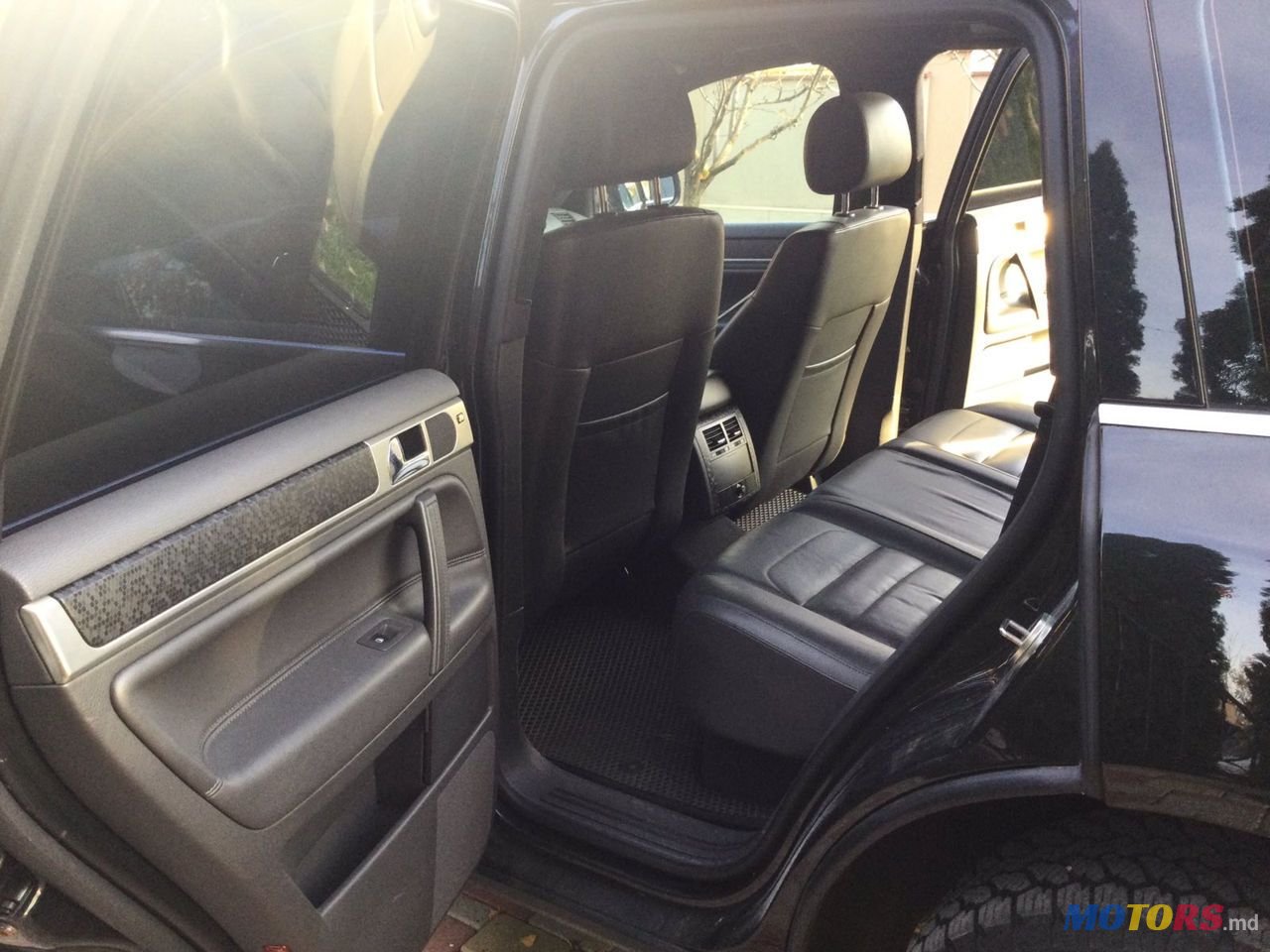 2009' Volkswagen Touareg photo #6