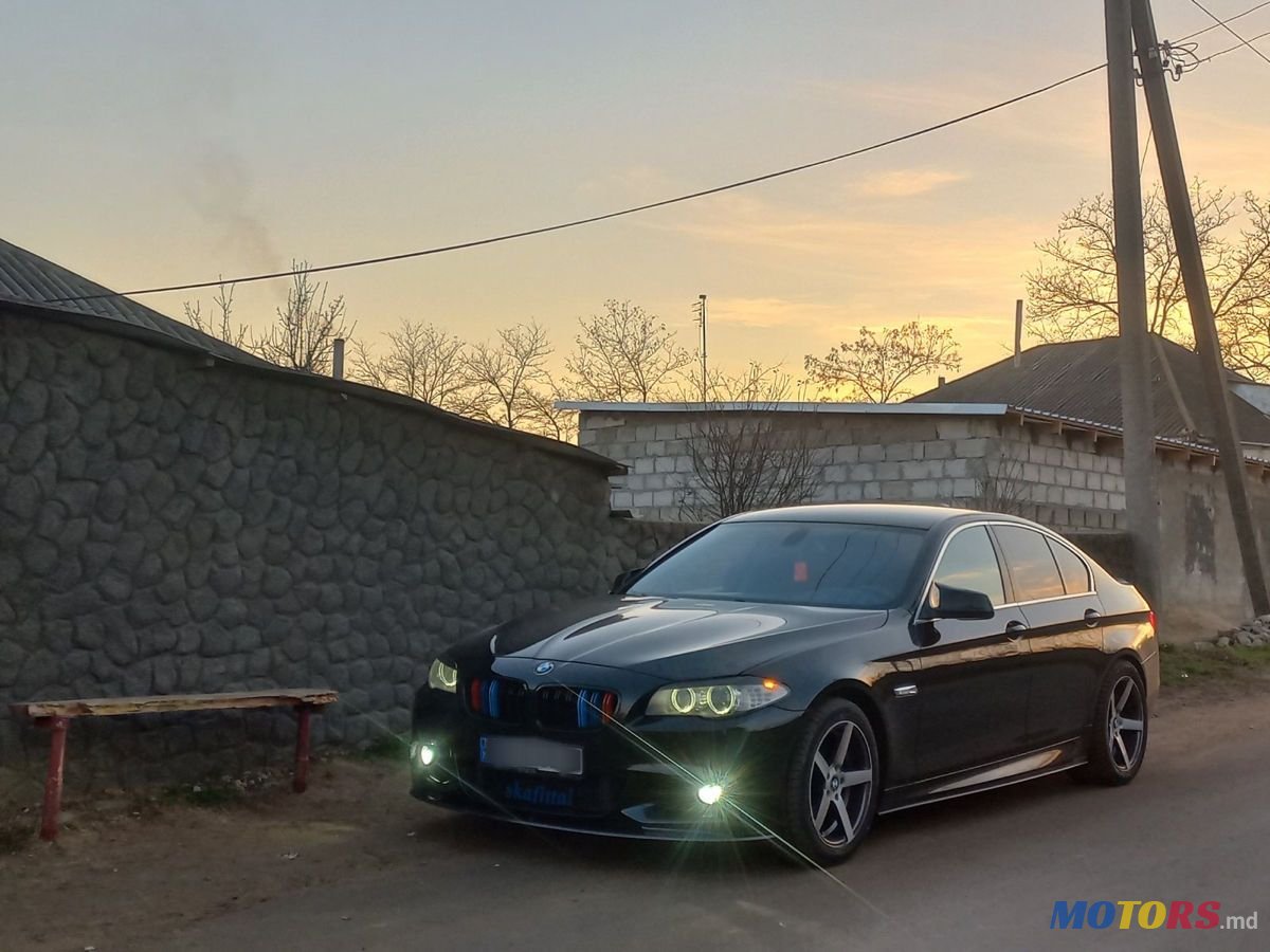 2011' BMW 5 Series photo #1