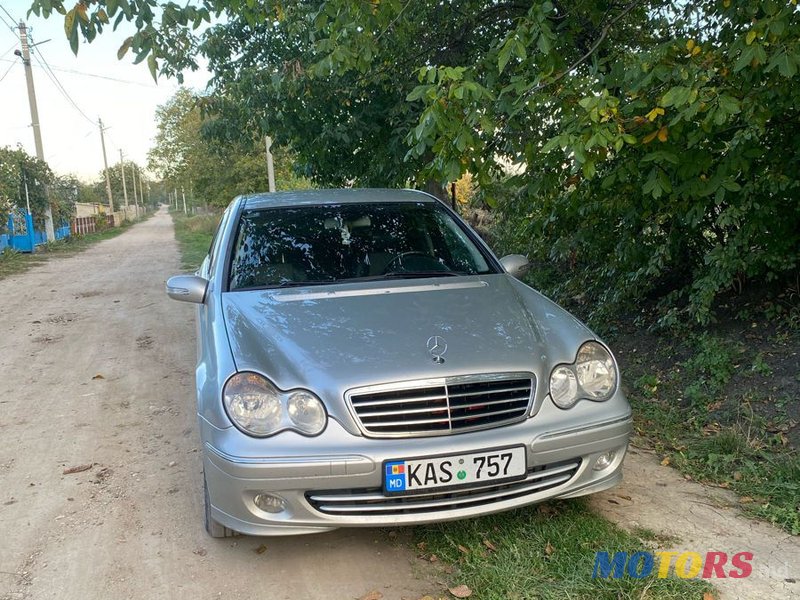 2004' Mercedes-Benz C Класс photo #1