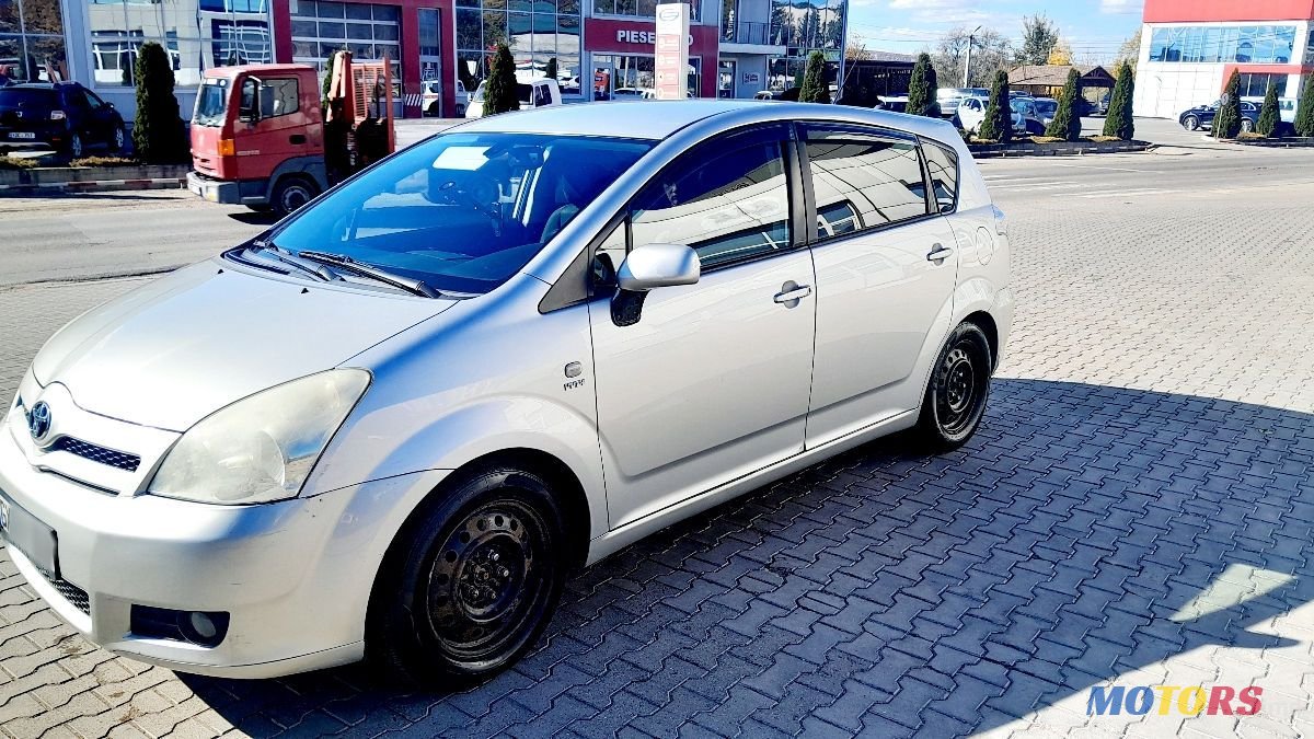 2005' Toyota Corolla Verso photo #1