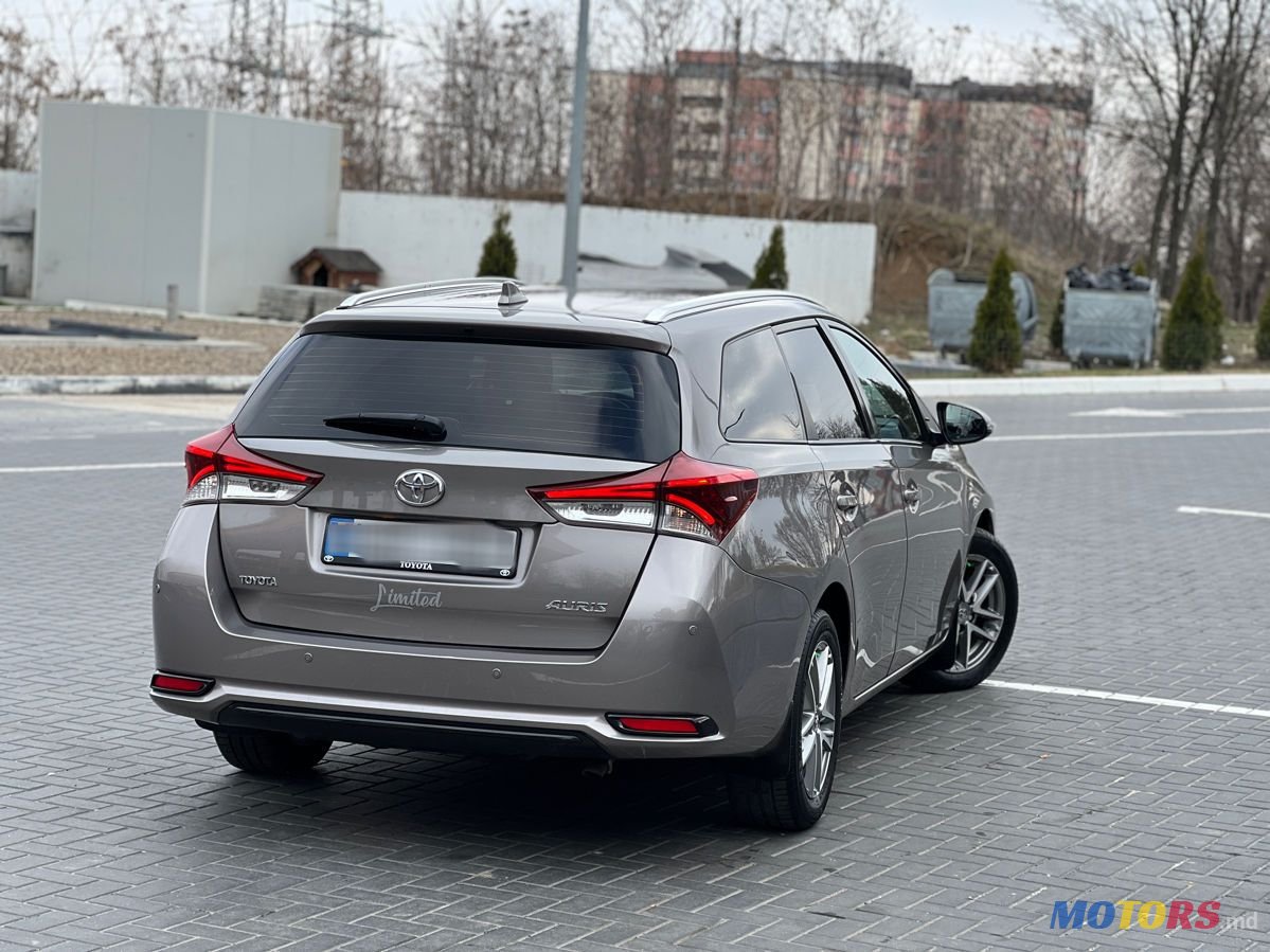 2015' Toyota Auris photo #3