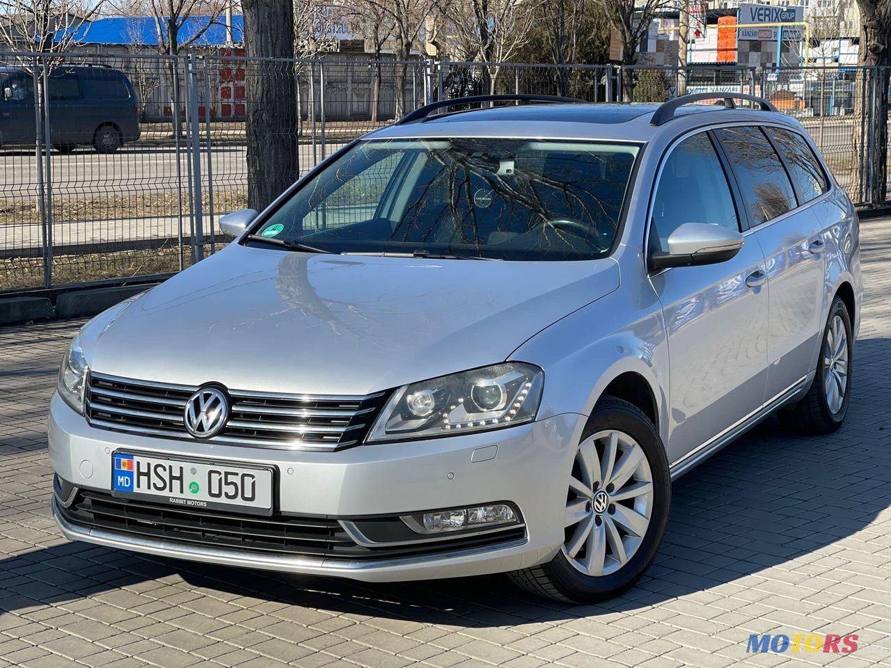 2011' Volkswagen Passat photo #2