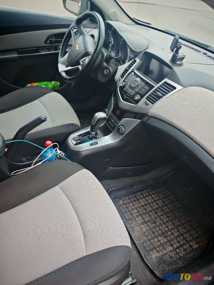 2011' Chevrolet Cruze photo #4