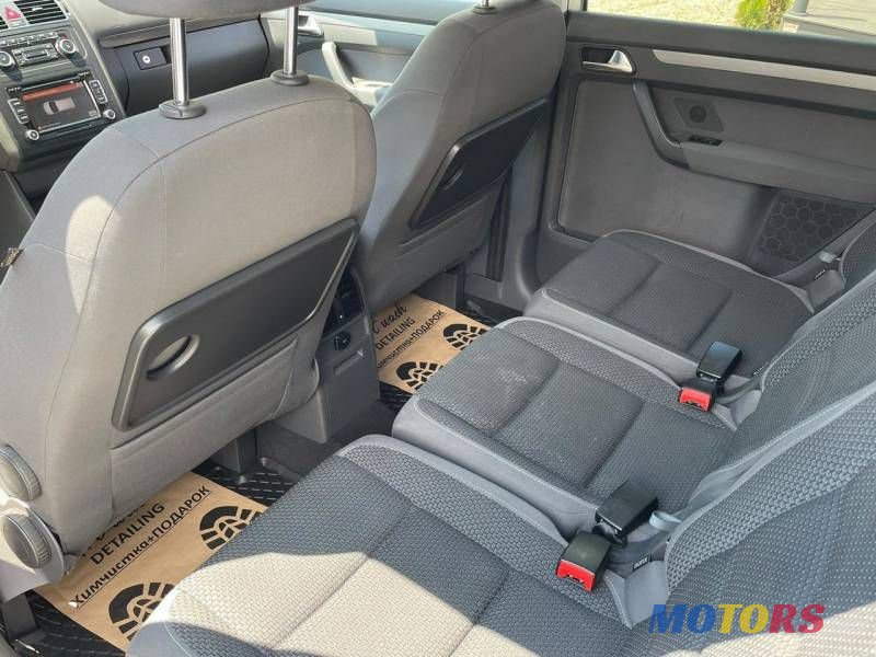 2010' Volkswagen Touran photo #5