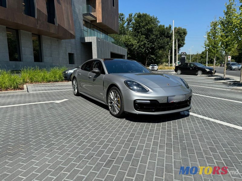 2018' Porsche Panamera photo #2