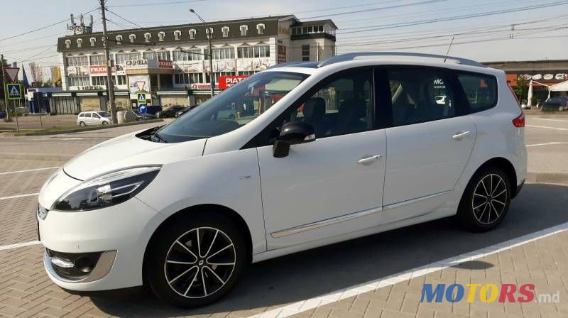 2013' Renault Grand Scenic photo #3