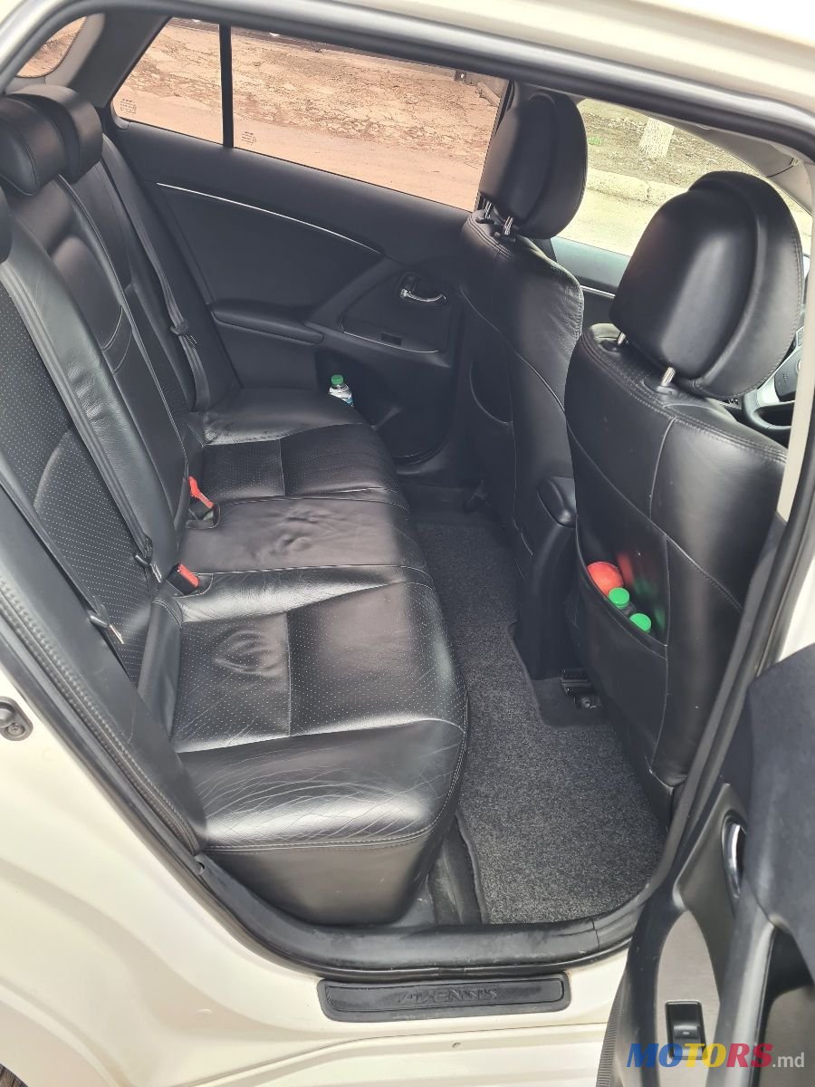 2009' Toyota Avensis photo #4