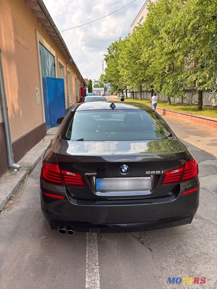 2015' BMW 5 Series photo #5