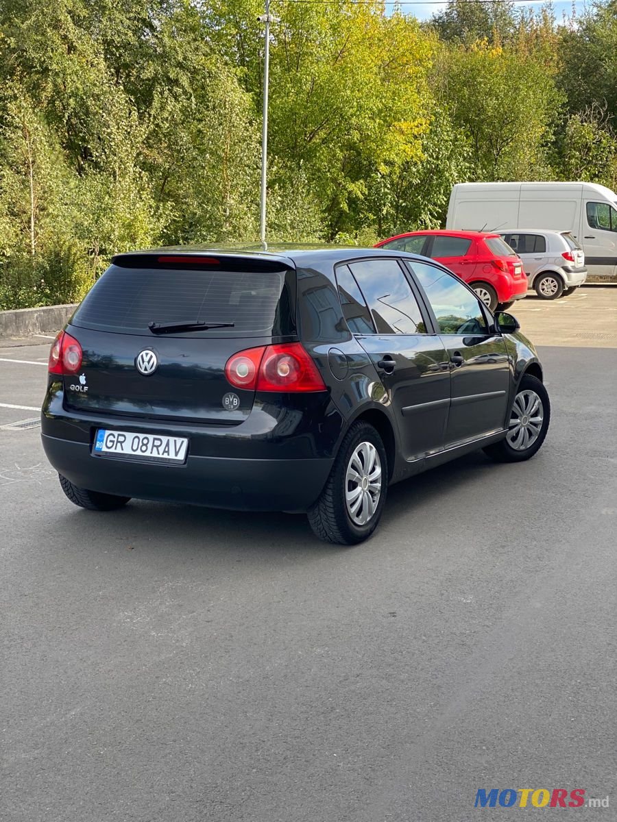 2004' Volkswagen Golf photo #2