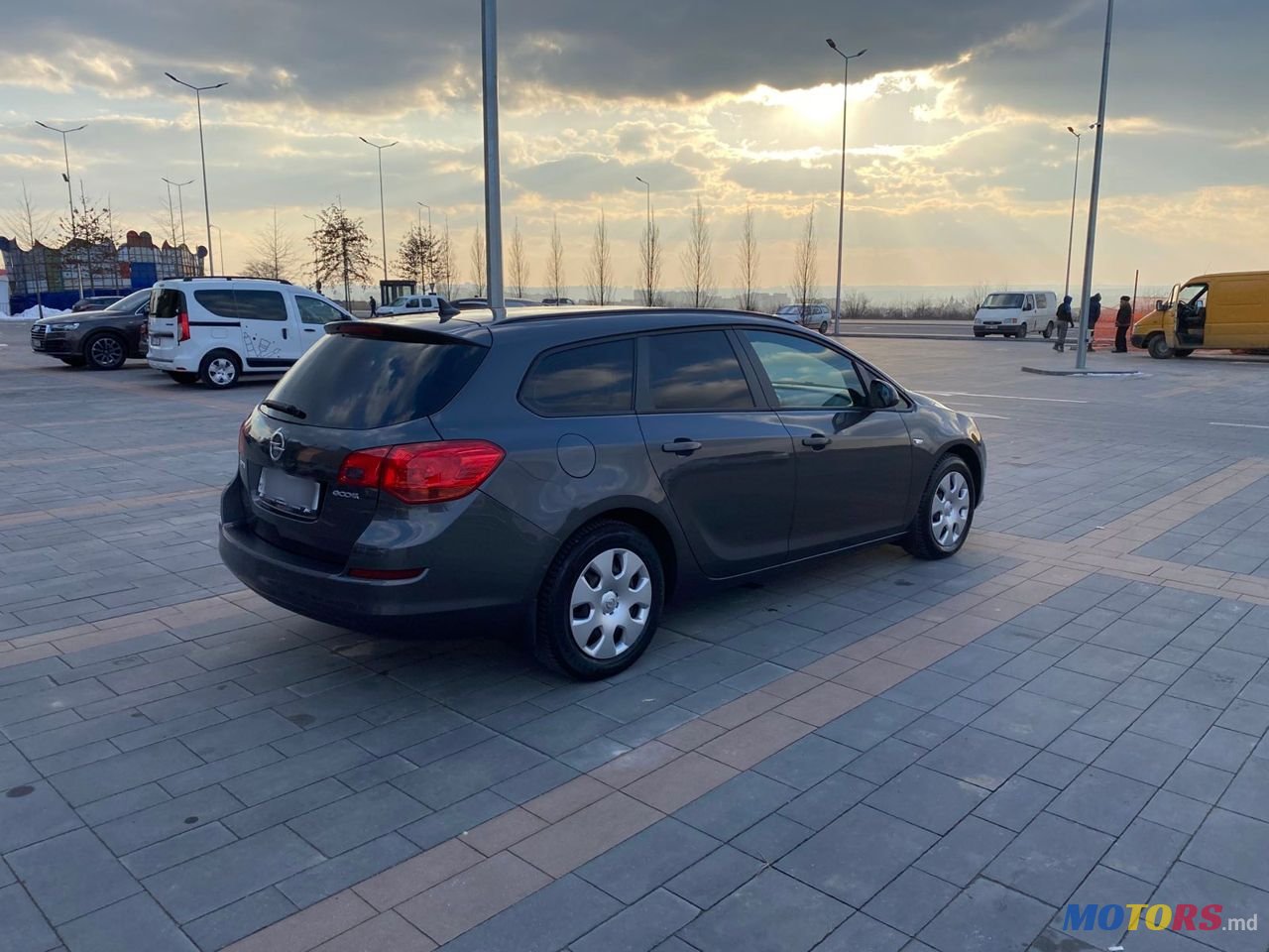 2012' Opel Astra photo #3