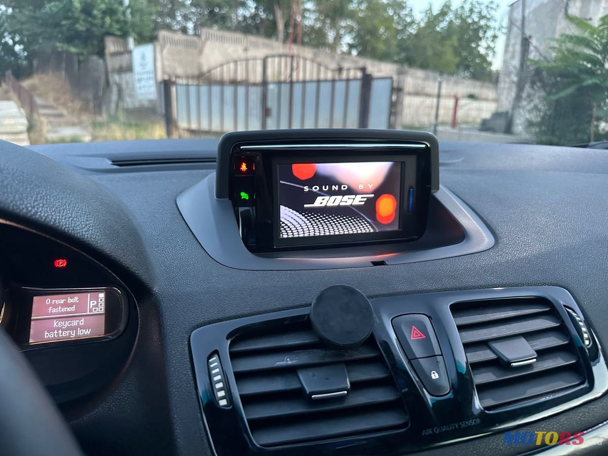 2012' Renault Megane photo #6