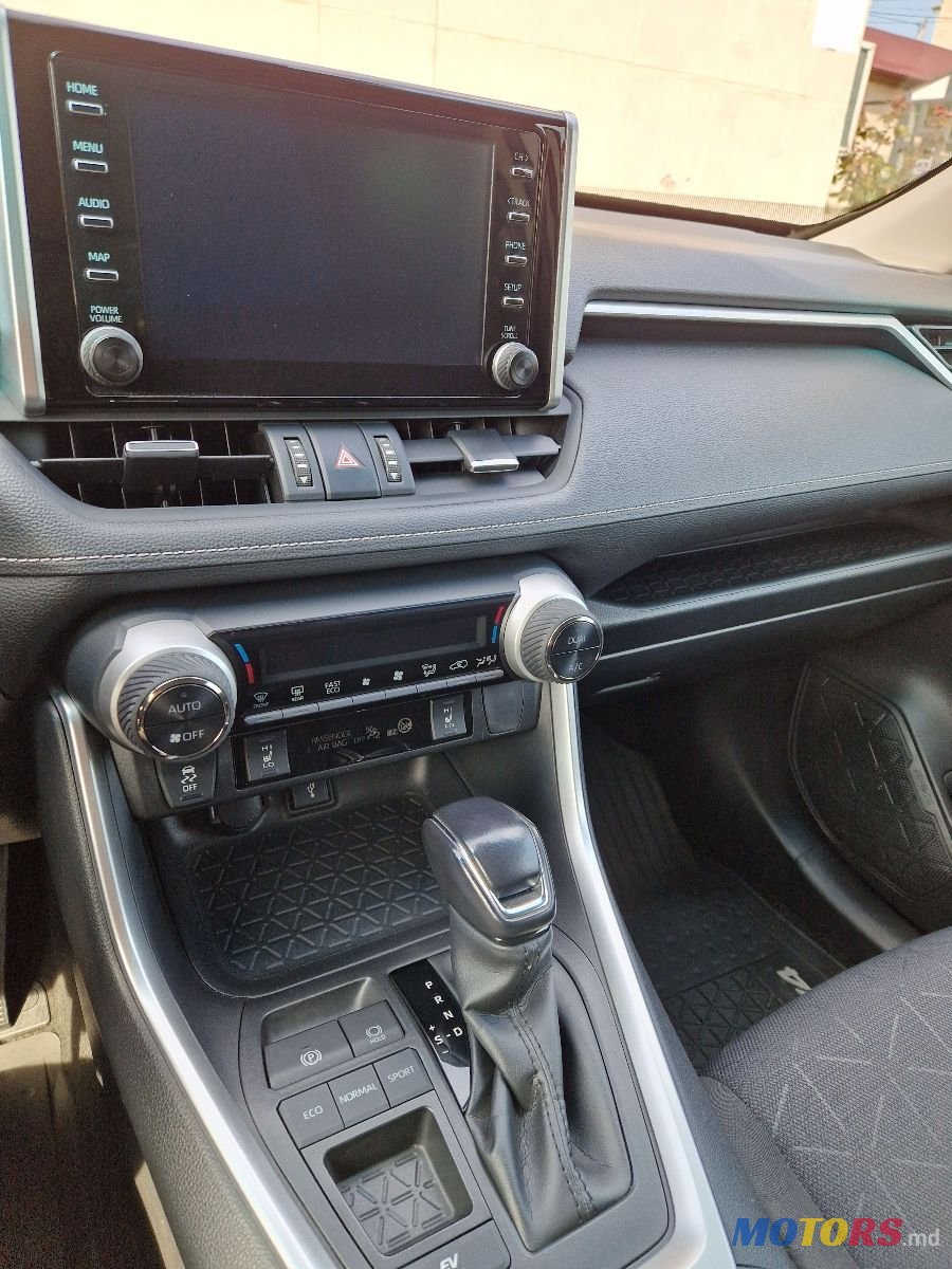 2020' Toyota RAV4 photo #5