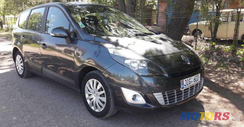 2009' Renault Grand Scenic photo #1