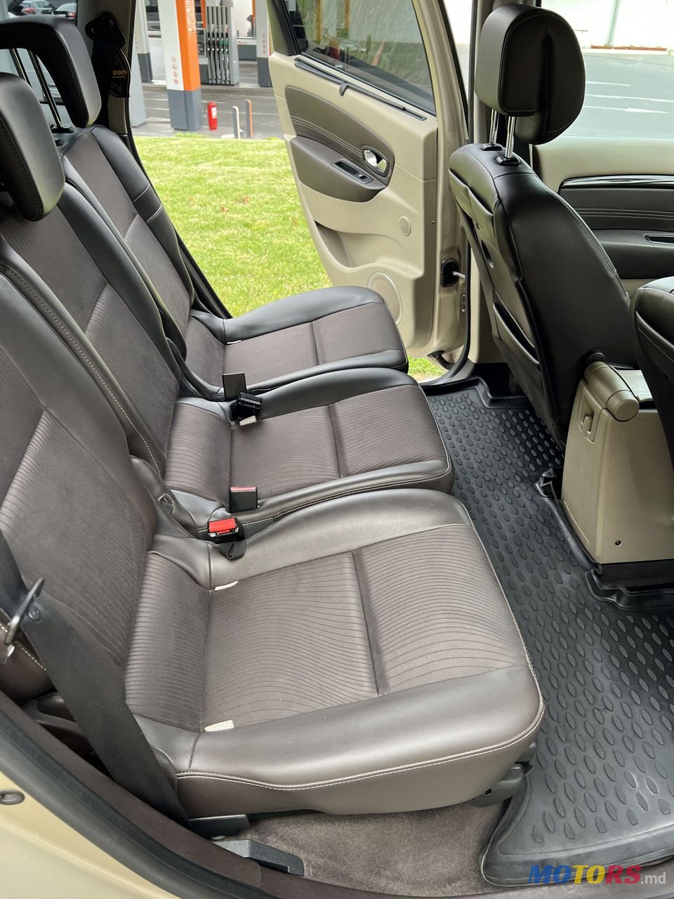 2010' Renault Grand Scenic photo #6