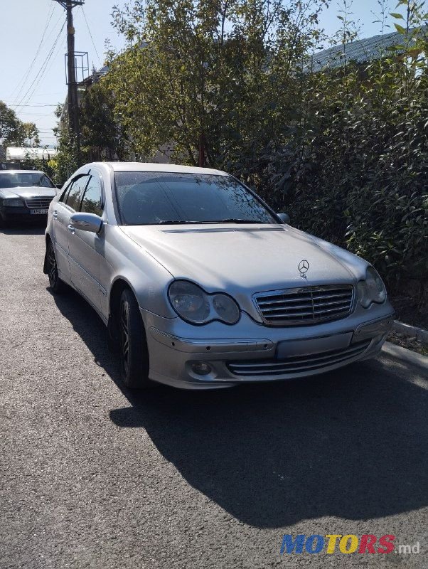 2004' Mercedes-Benz C Класс photo #1