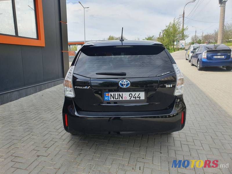 2015' Toyota Prius v photo #4