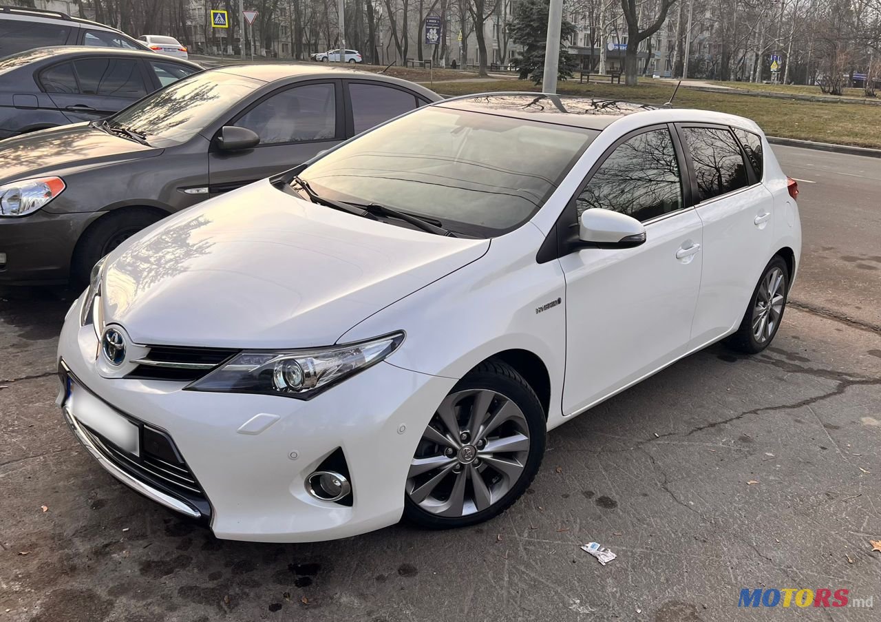 2013' Toyota Auris photo #2