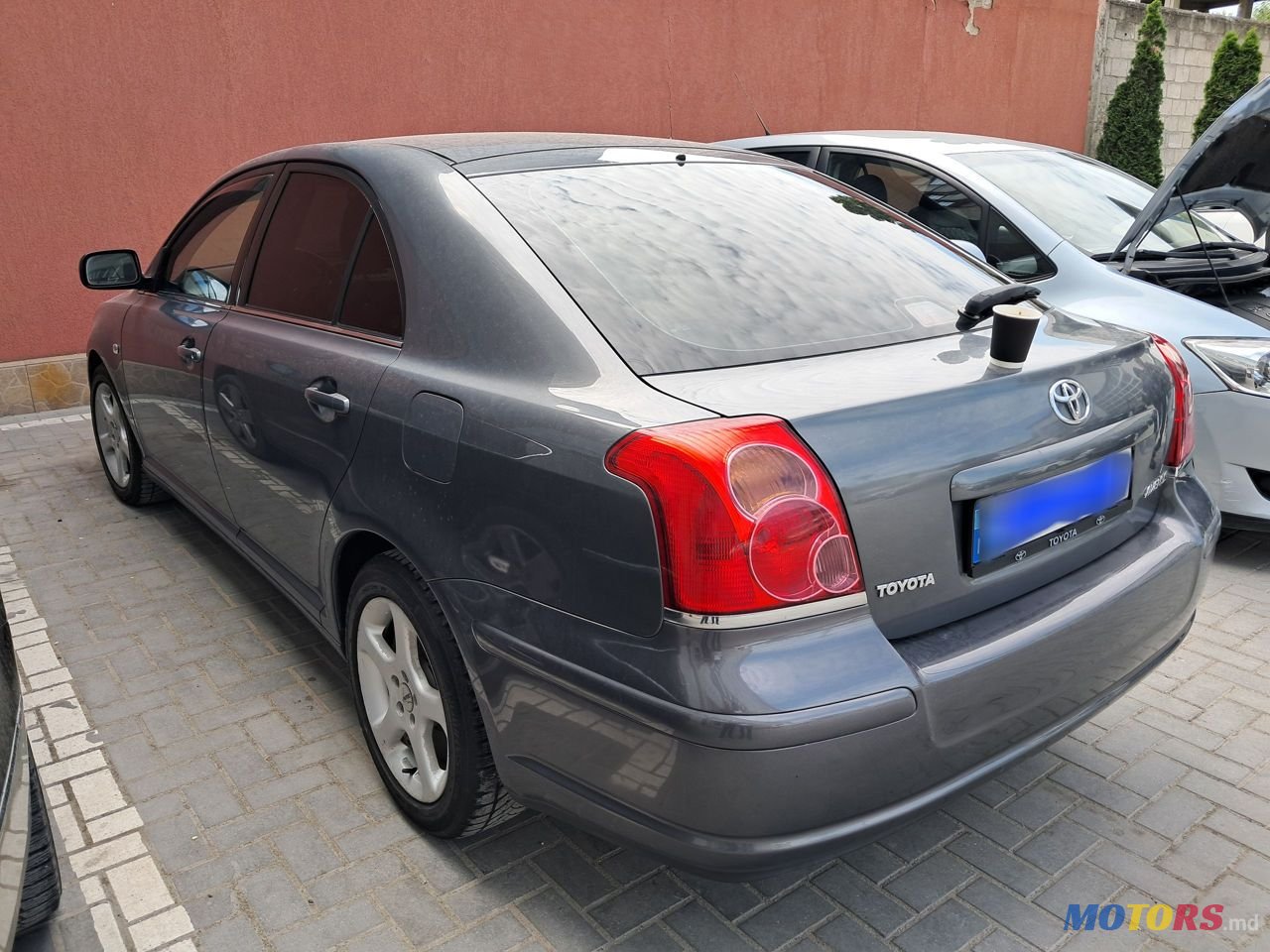 2003' Toyota Avensis photo #4