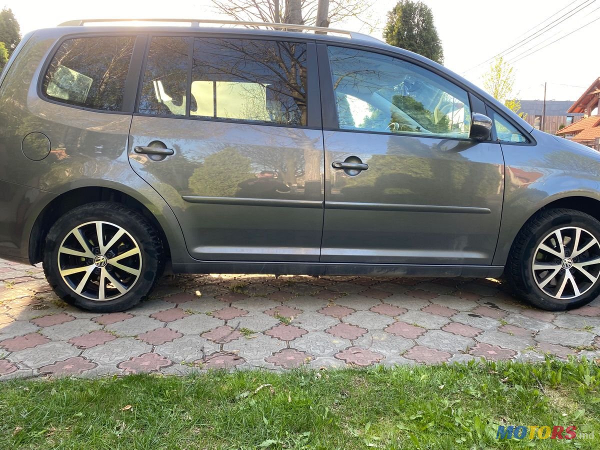 2014' Volkswagen Touran photo #3