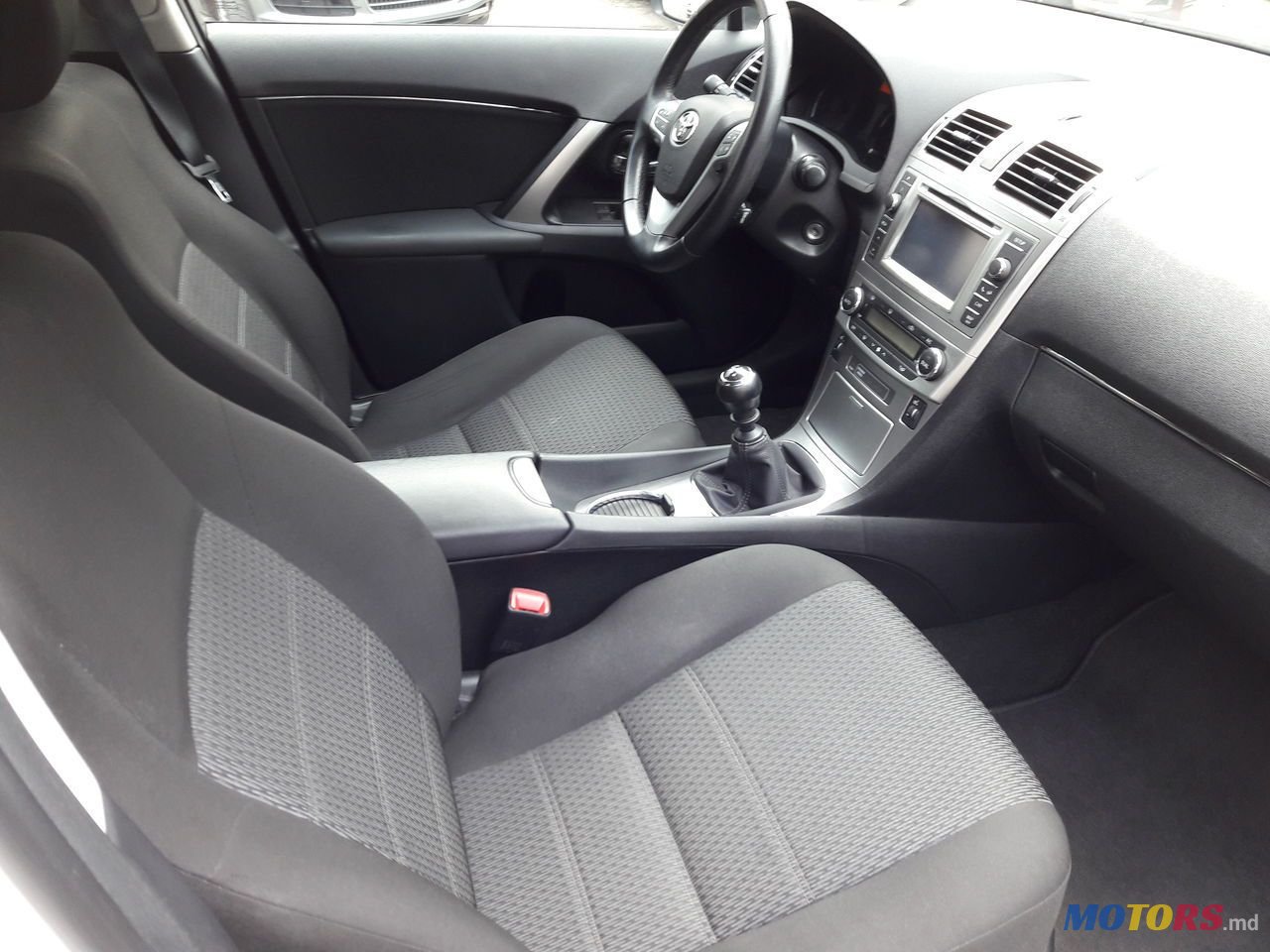 2011' Toyota Avensis photo #6