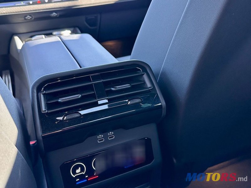 2023' BMW 5 Series photo #6