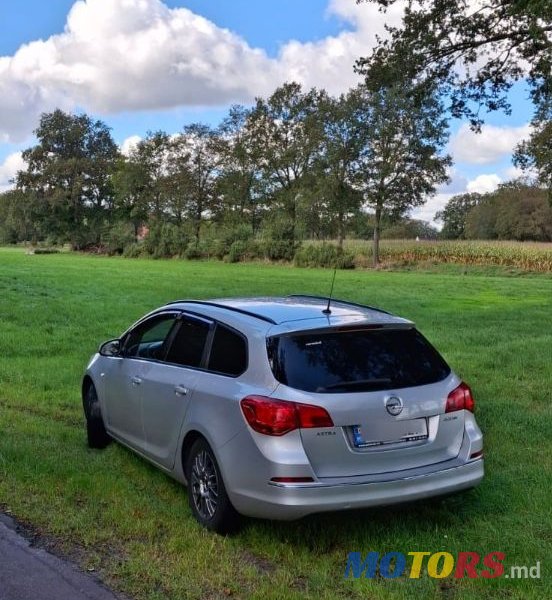 2013' Opel Astra photo #3