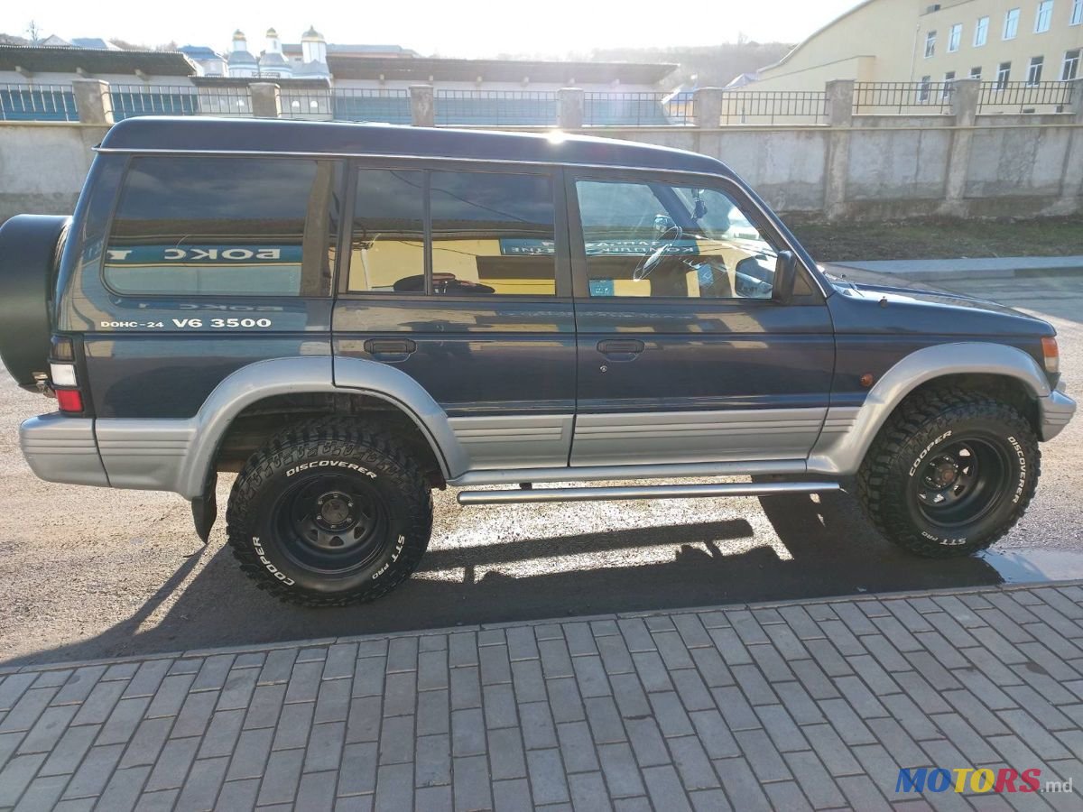1995' Mitsubishi Pajero photo #3