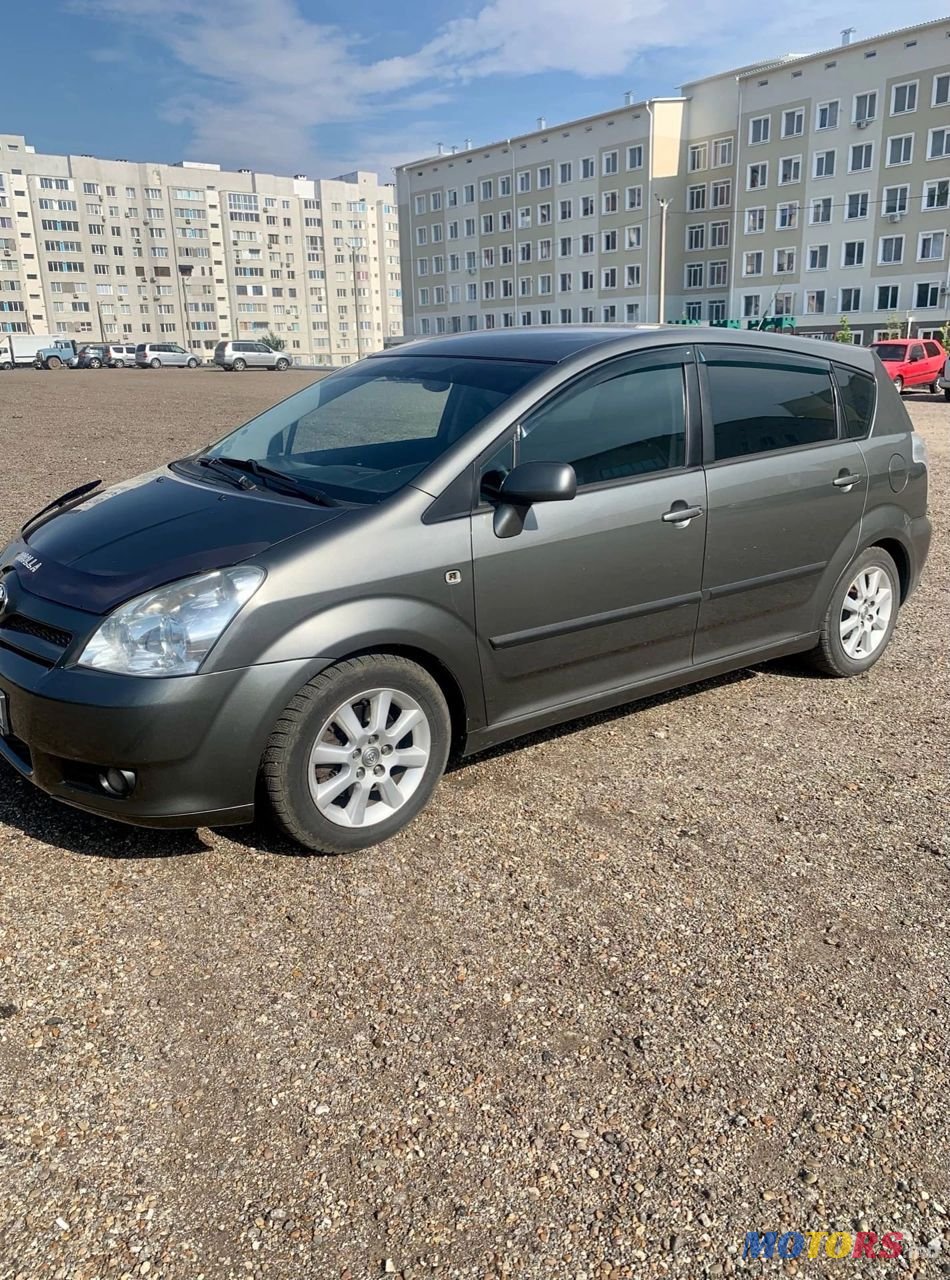 2005' Toyota Corolla Verso photo #3