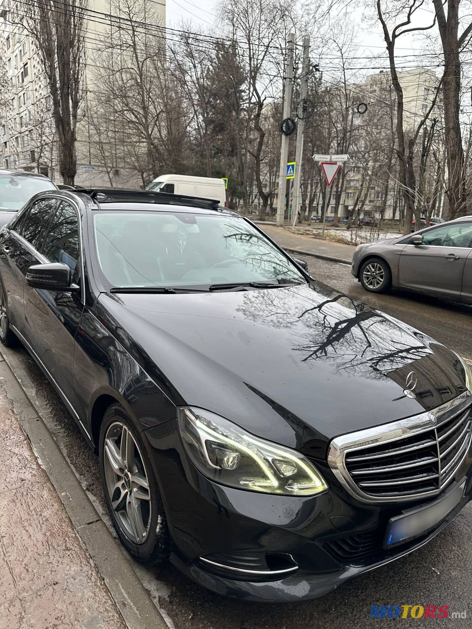 2013' Mercedes-Benz E-Class photo #2