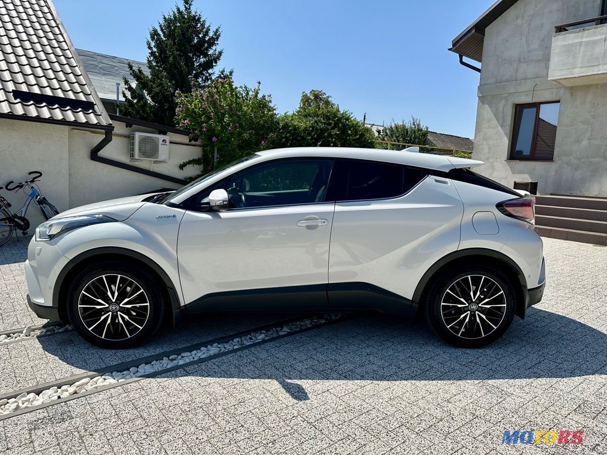 2017' Toyota C-HR photo #4