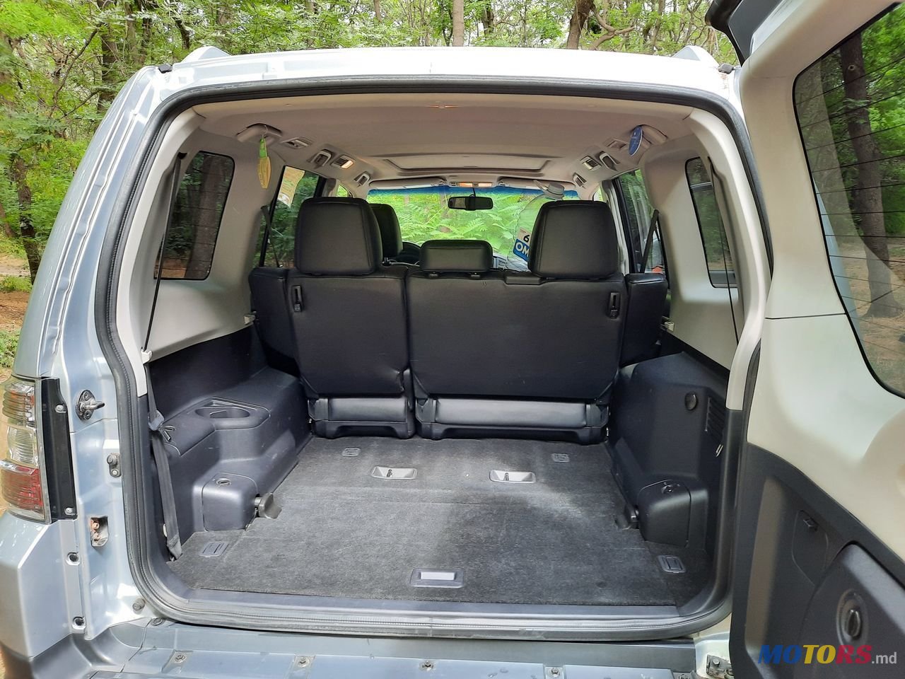 2007' Mitsubishi Pajero photo #5