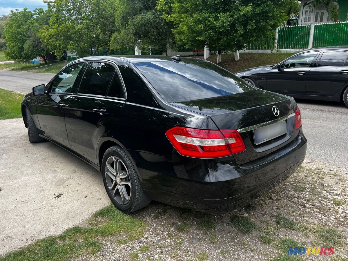 2011' Mercedes-Benz E-Class photo #4