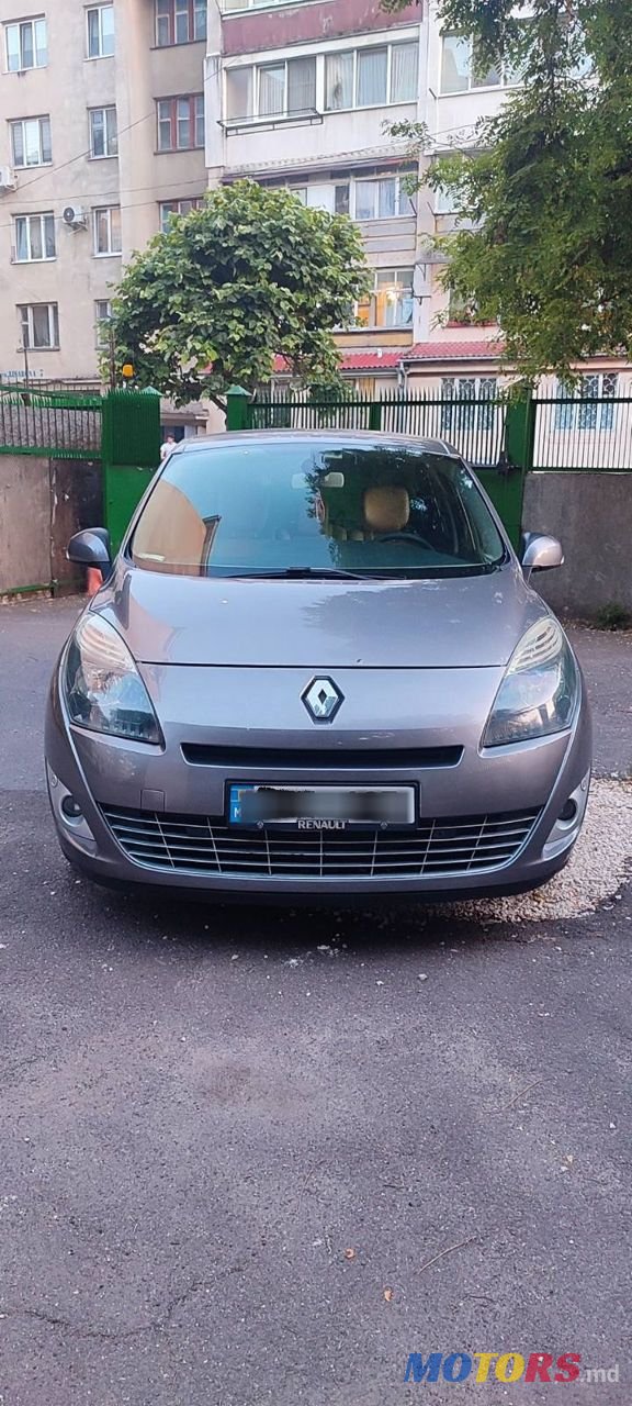 2010' Renault Grand Scenic photo #1