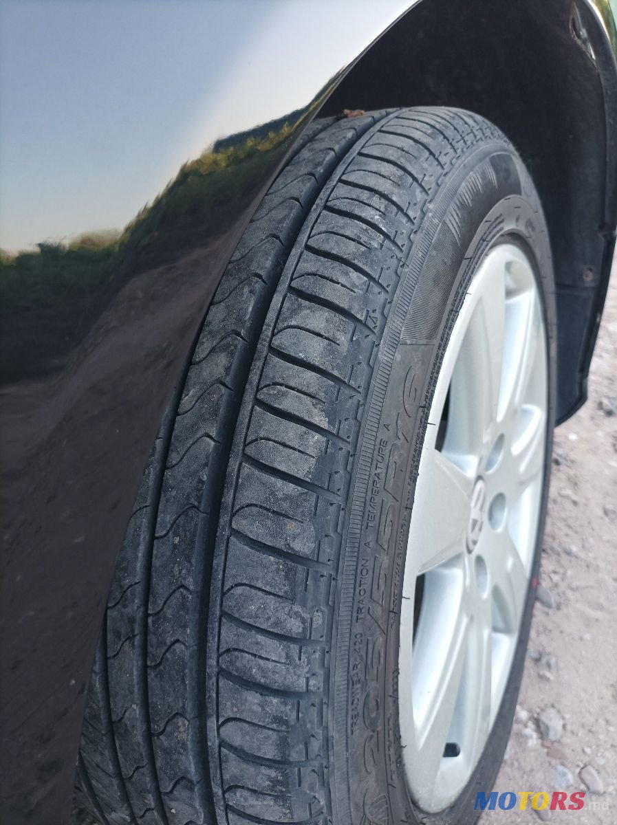 2009' Volkswagen Passat photo #4