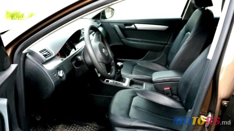 2013' Volkswagen Passat photo #3